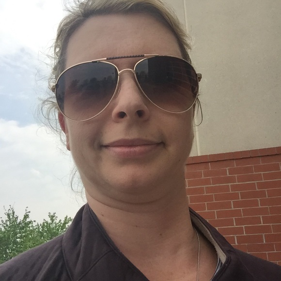 Meet your Posher, Beth - Picture 1 of 1